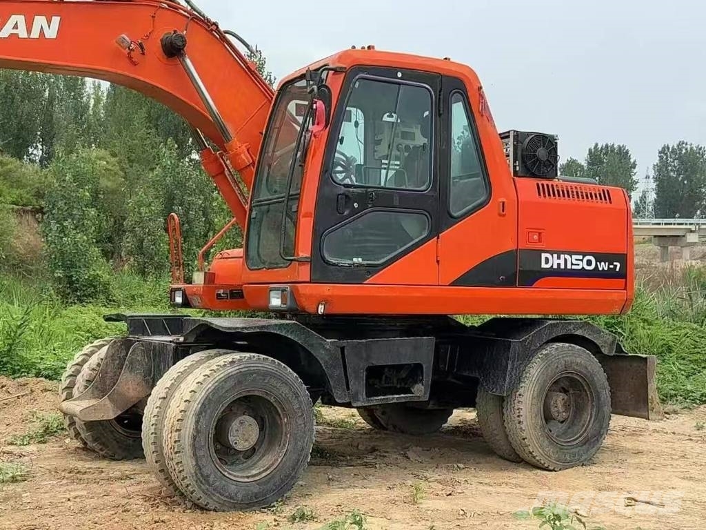 Doosan 150 W-7 Gravemaskiner på hjul