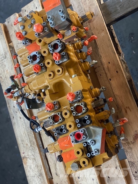 CAT 325 C/D ROZDZIELACZ HYDRAULICZNY Гідравліка