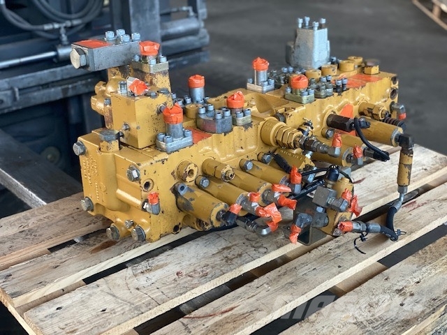CAT 325 C/D ROZDZIELACZ HYDRAULICZNY Гідравліка