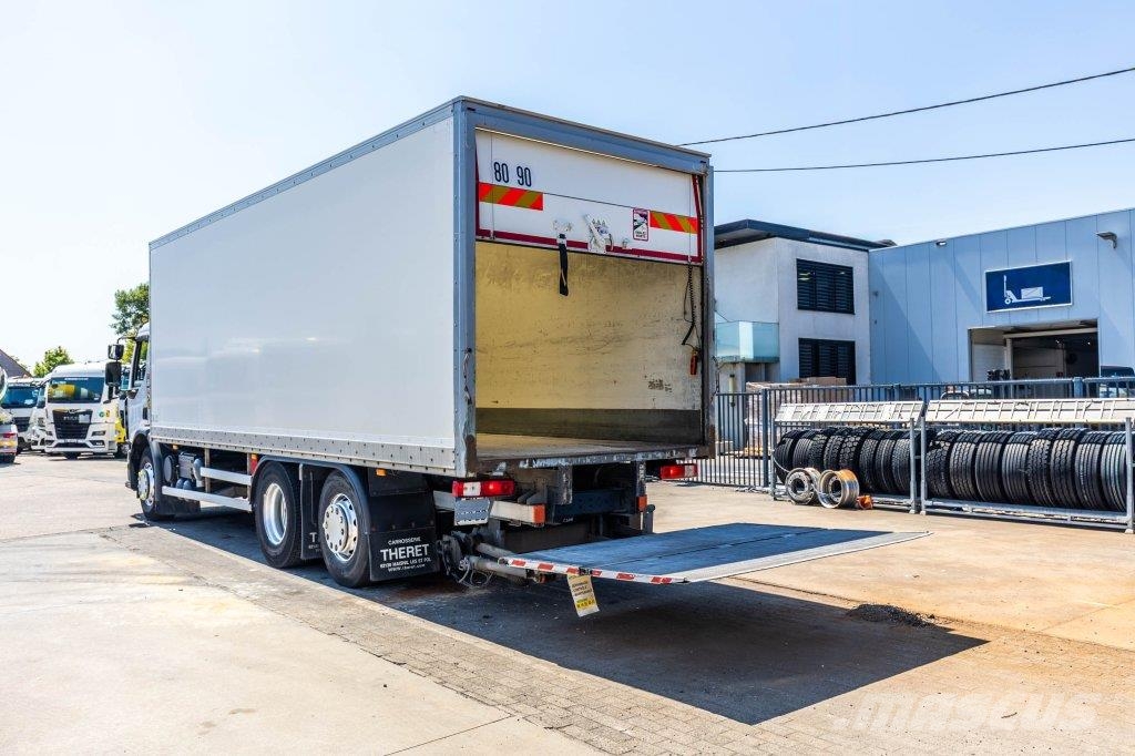 Renault D26.320-6x2+DHOLLANDIA 2T. Camiones con caja de remolque