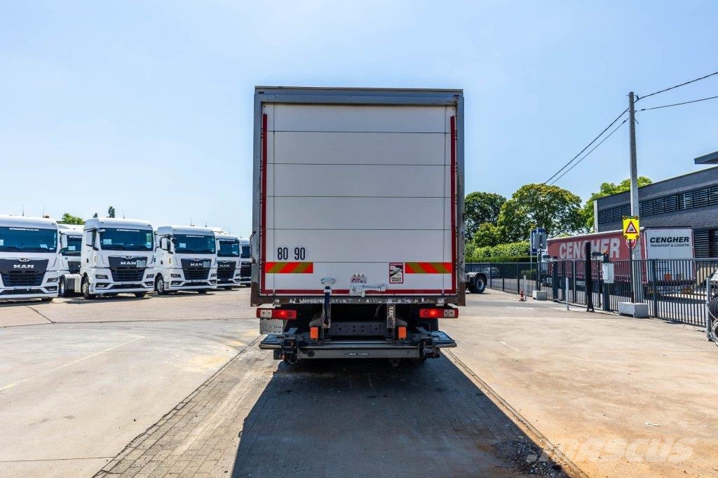 Renault D26.320-6x2+DHOLLANDIA 2T. Camiones con caja de remolque