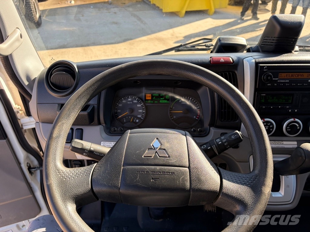Mitsubishi Canter Fuso Treileri ar āķi