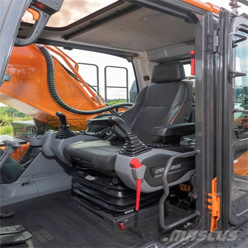 Doosan DX 300 LCA Гусеничні екскаватори