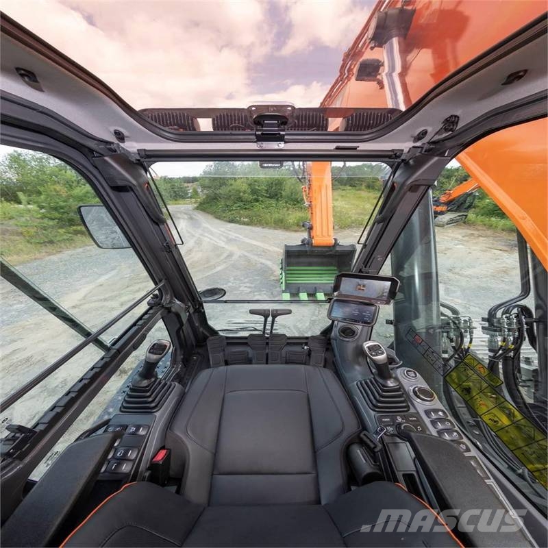 Doosan DX 300 LCA Гусеничні екскаватори