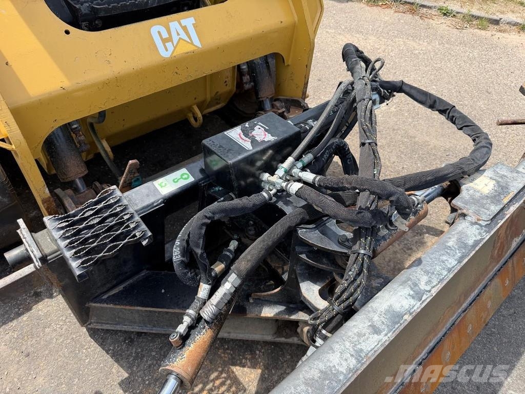 CAT 259D SMART Angle DOZER BLADE (3D LASER PREP) + LOA لوادر انزلاقية التوجيه