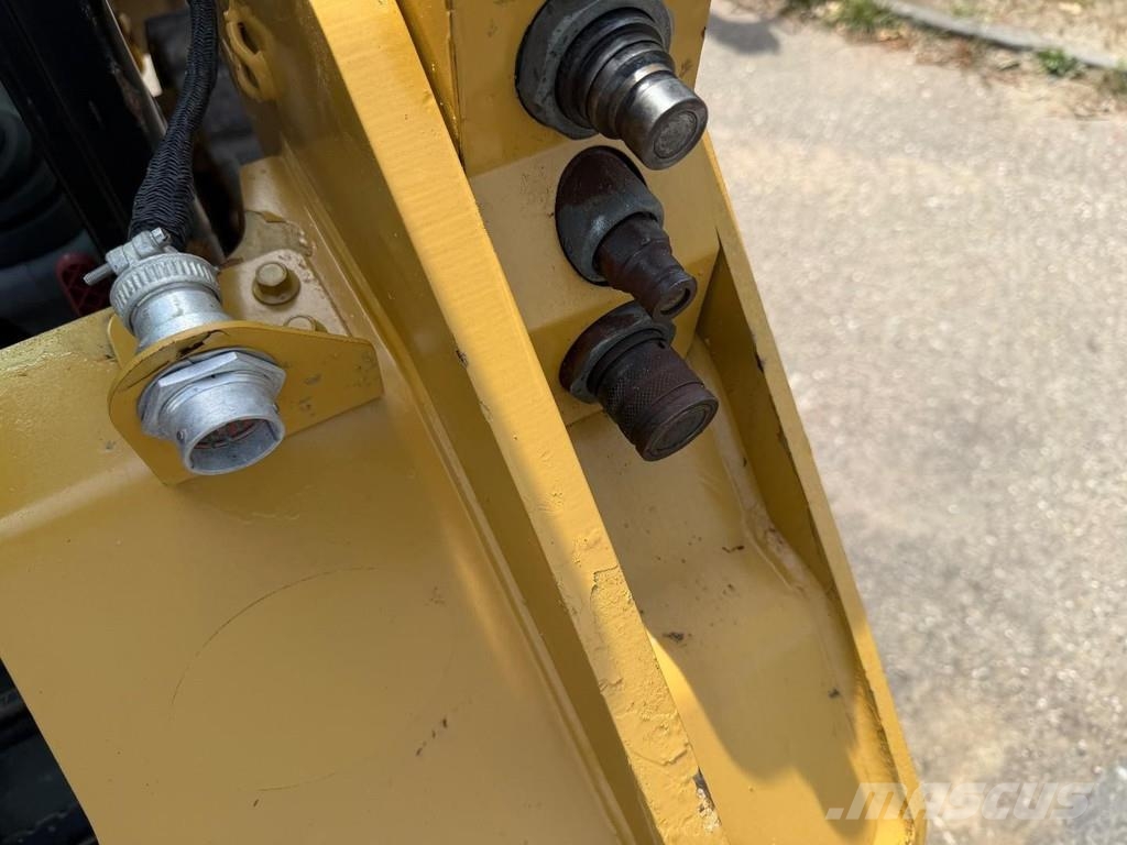 CAT 259D SMART Angle DOZER BLADE (3D LASER PREP) + LOA لوادر انزلاقية التوجيه
