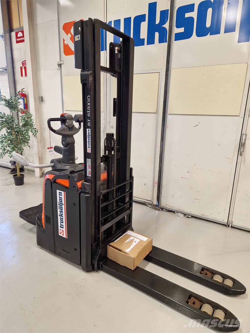 Toyota SPE120L Stand-in stackers