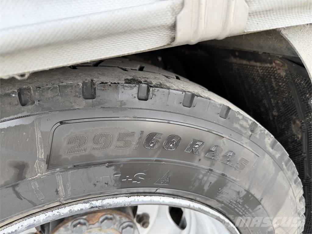 Mercedes-Benz Actros VIN 424 + 074 Další