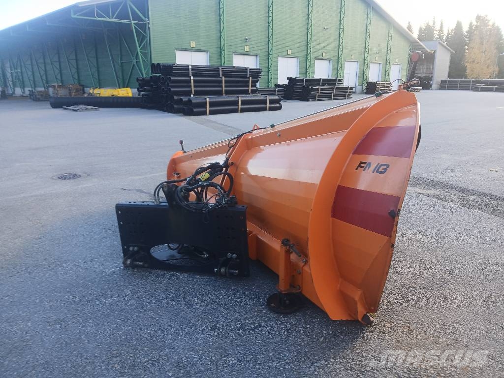 FMG AA 390 Schneeschilde und -pflüge