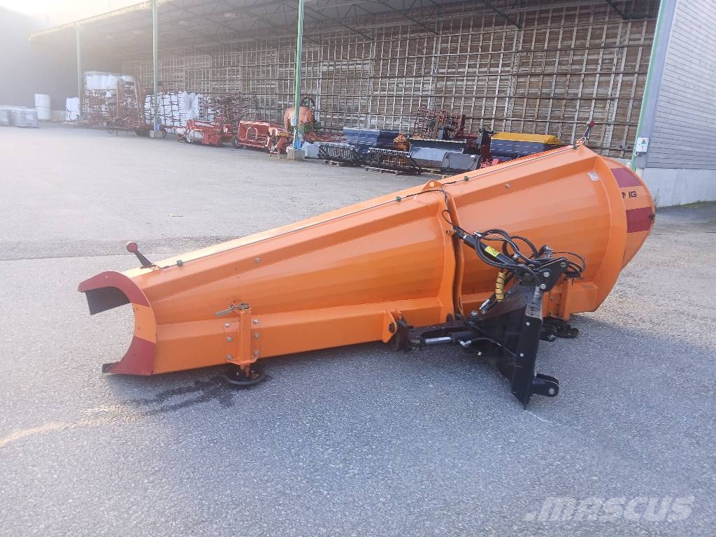 FMG AA 390 Schneeschilde und -pflüge