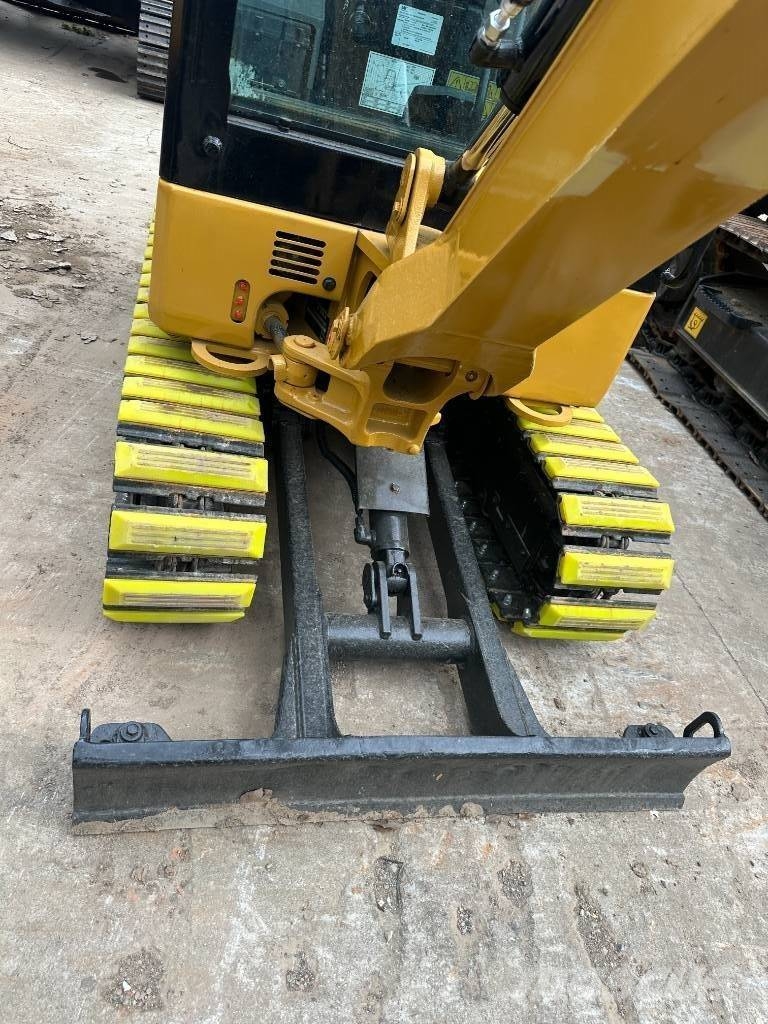 CAT 302 CR Minigrävare < 7t