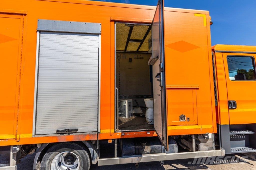 MAN TGL 12.180 BL -DOKA Camiones con caja de remolque