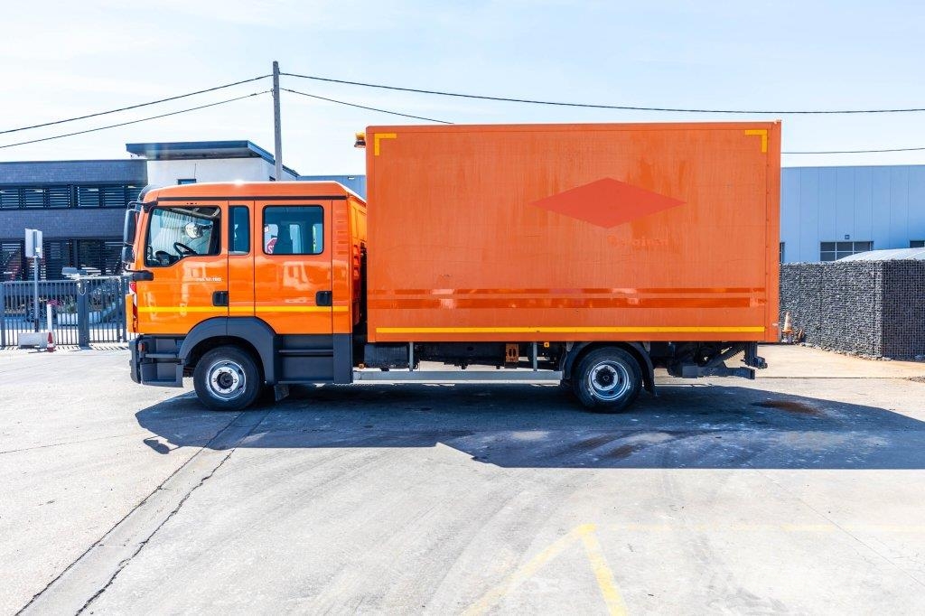 MAN TGL 12.180 BL -DOKA Camiones con caja de remolque