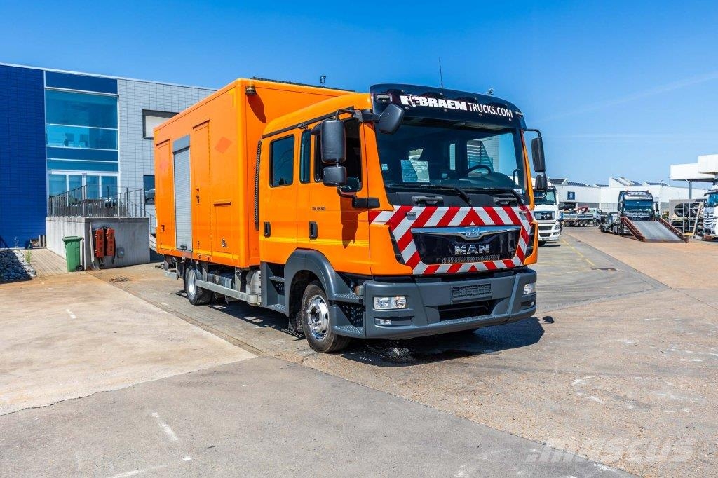 MAN TGL 12.180 BL -DOKA Camiones con caja de remolque