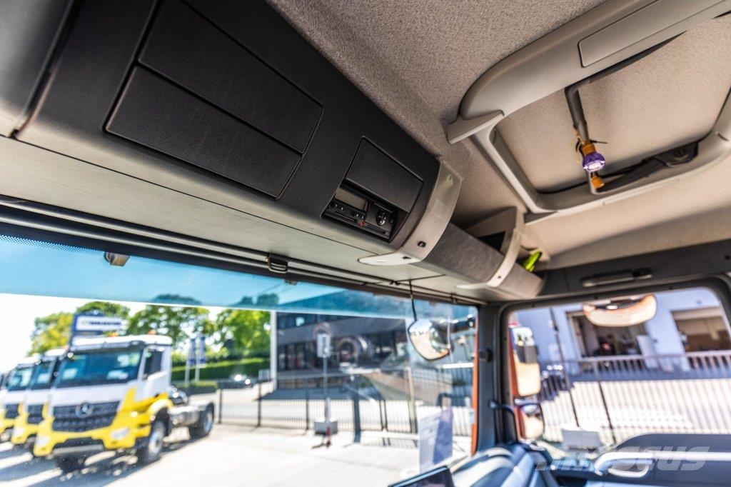 MAN TGL 12.180 BL -DOKA Camiones con caja de remolque