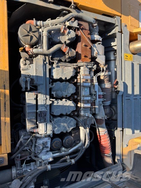 Liebherr R 946 Lánctalpas kotrók