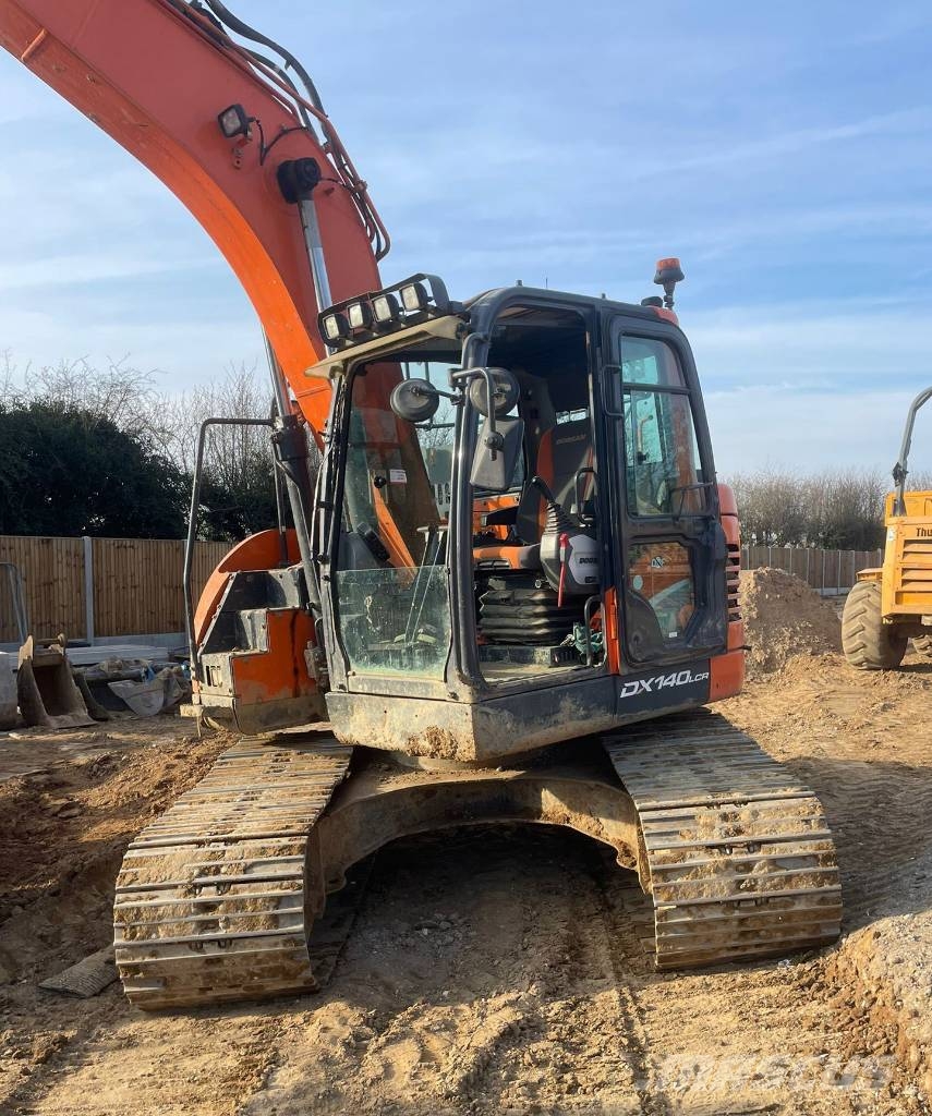 Doosan DX 140 LCR-5 حفارات زحافة