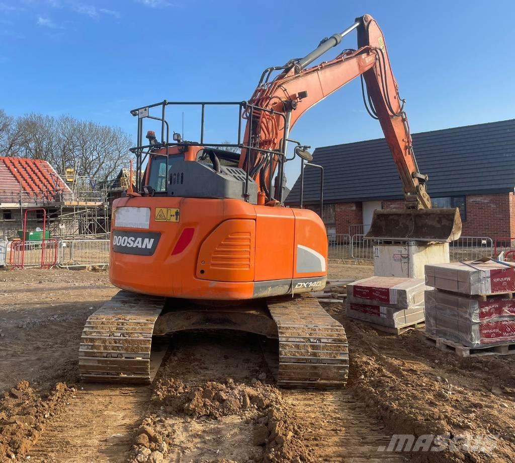 Doosan DX 140 LCR-5 حفارات زحافة