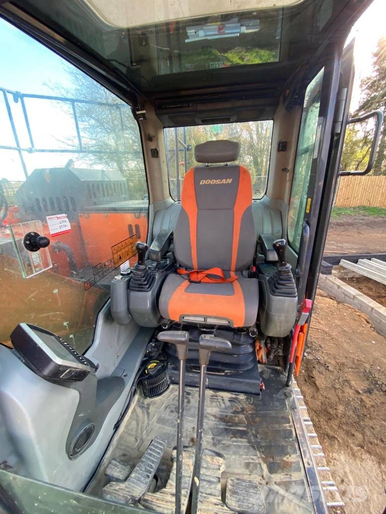 Doosan DX 140 LCR-5 حفارات زحافة