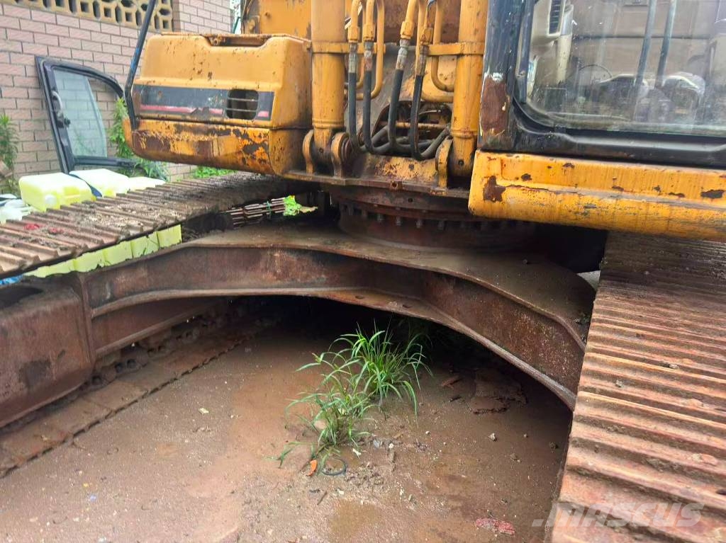 CAT 320BL 履带挖掘机