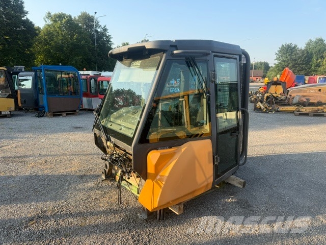 CASE 330 B USED CAB كابينة والداخلية