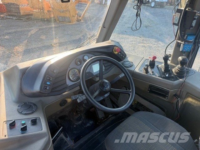 CASE 330 B USED CAB كابينة والداخلية
