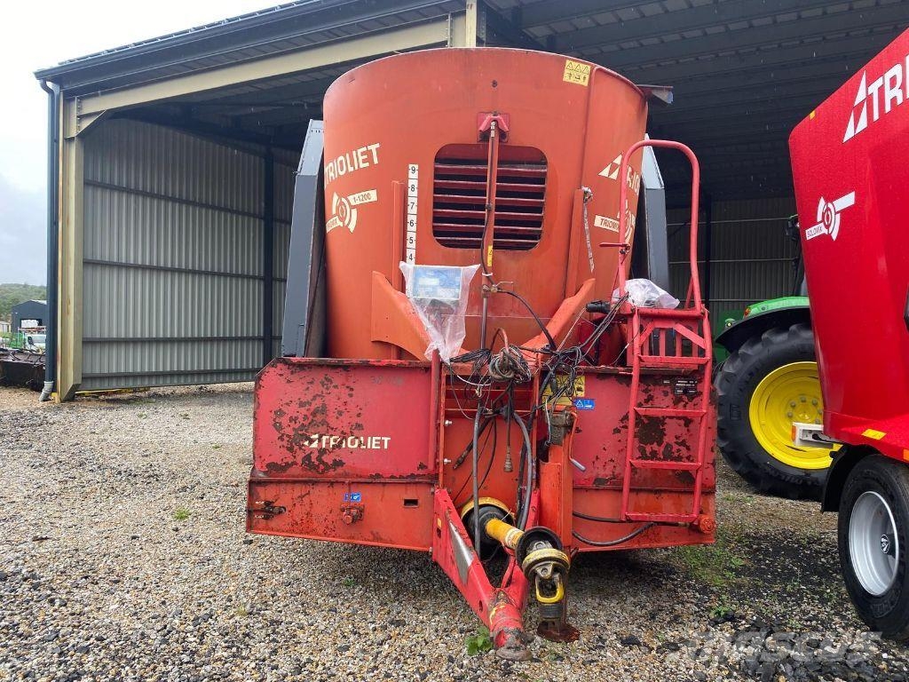 Trioliet Triomix 1-12 Feeders