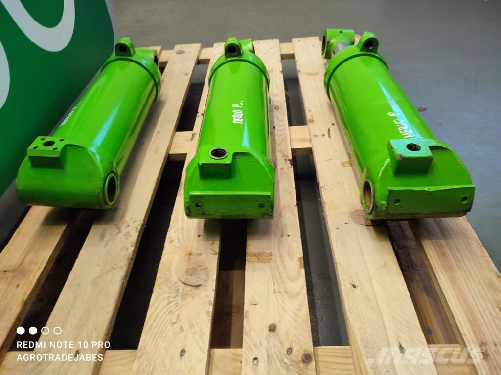 Merlo ROTO 45.21 bucket leveling cylinder MERLO ROTO 45. Hidraulika