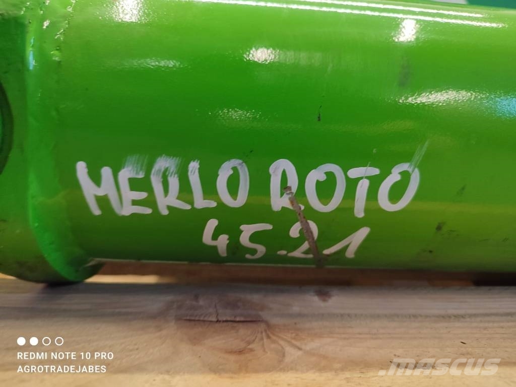 Merlo ROTO 45.21 bucket leveling cylinder MERLO ROTO 45. Hidraulika