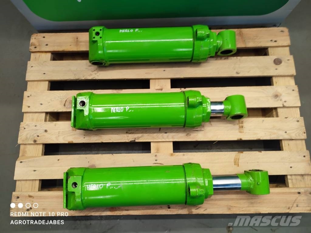 Merlo ROTO 45.21 bucket leveling cylinder MERLO ROTO 45. Hidraulika