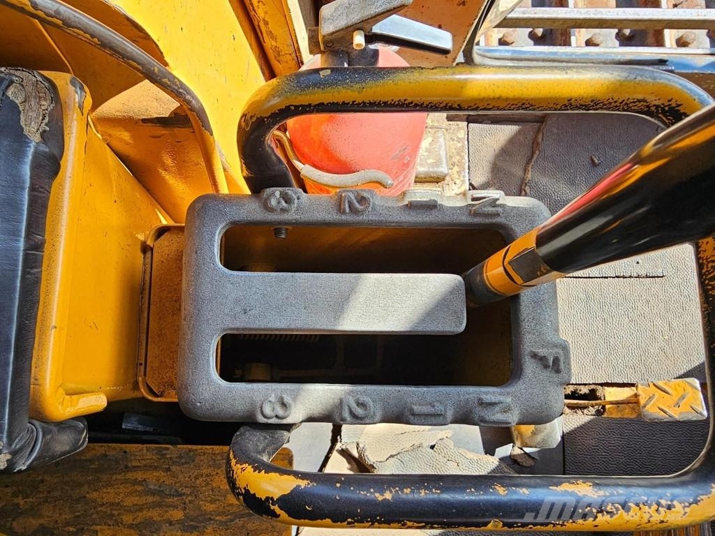 Komatsu D65P-6 بلدوزرات مجنزرة