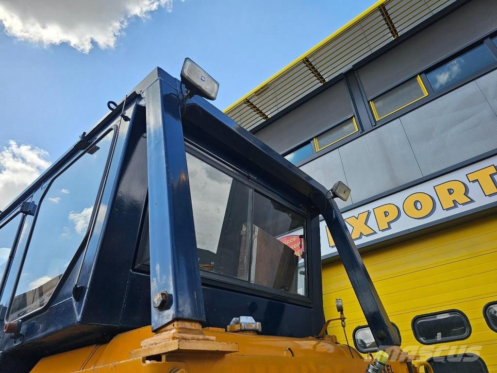 Komatsu D65P-6 بلدوزرات مجنزرة