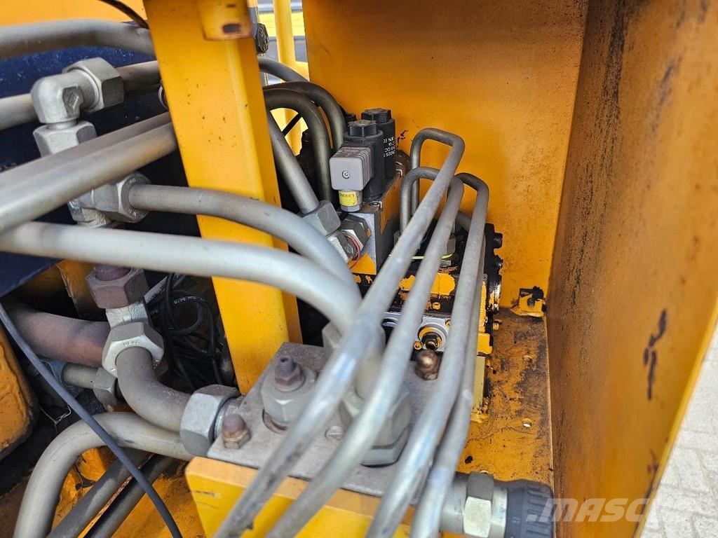 Komatsu D65P-6 بلدوزرات مجنزرة