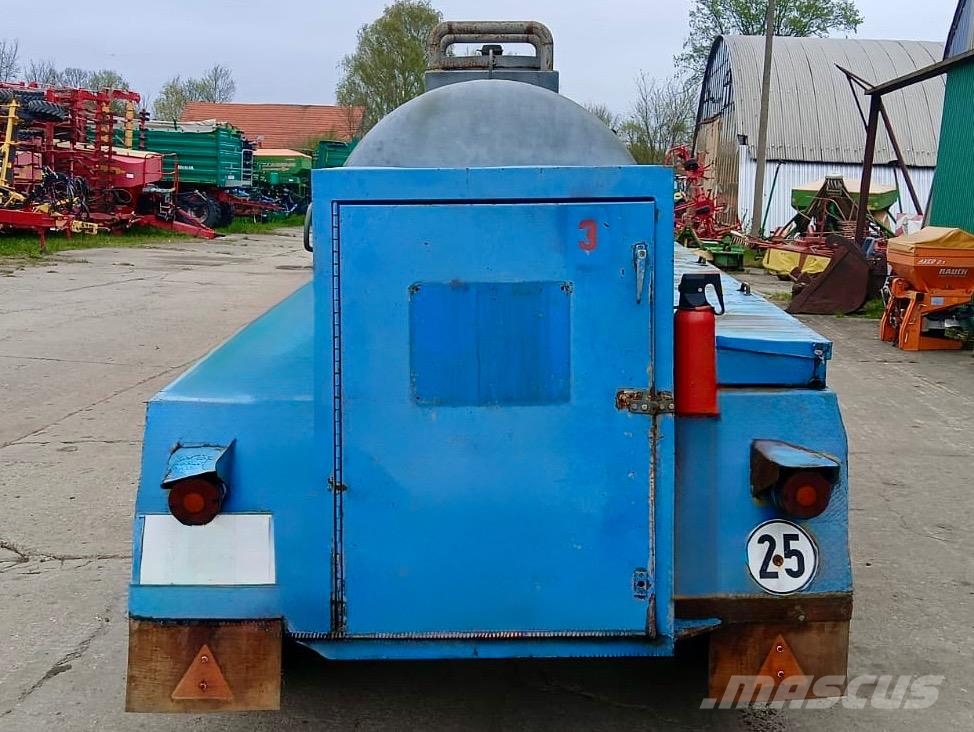 VEB Fahrzeugwerke Tankanhänger 2.700 Liter Žemės ūkis - Kita