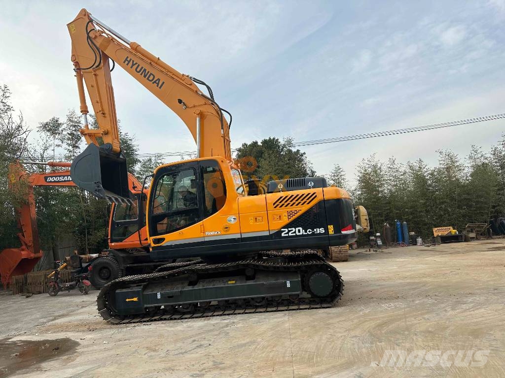 Hyundai 220 LC Raupenbagger