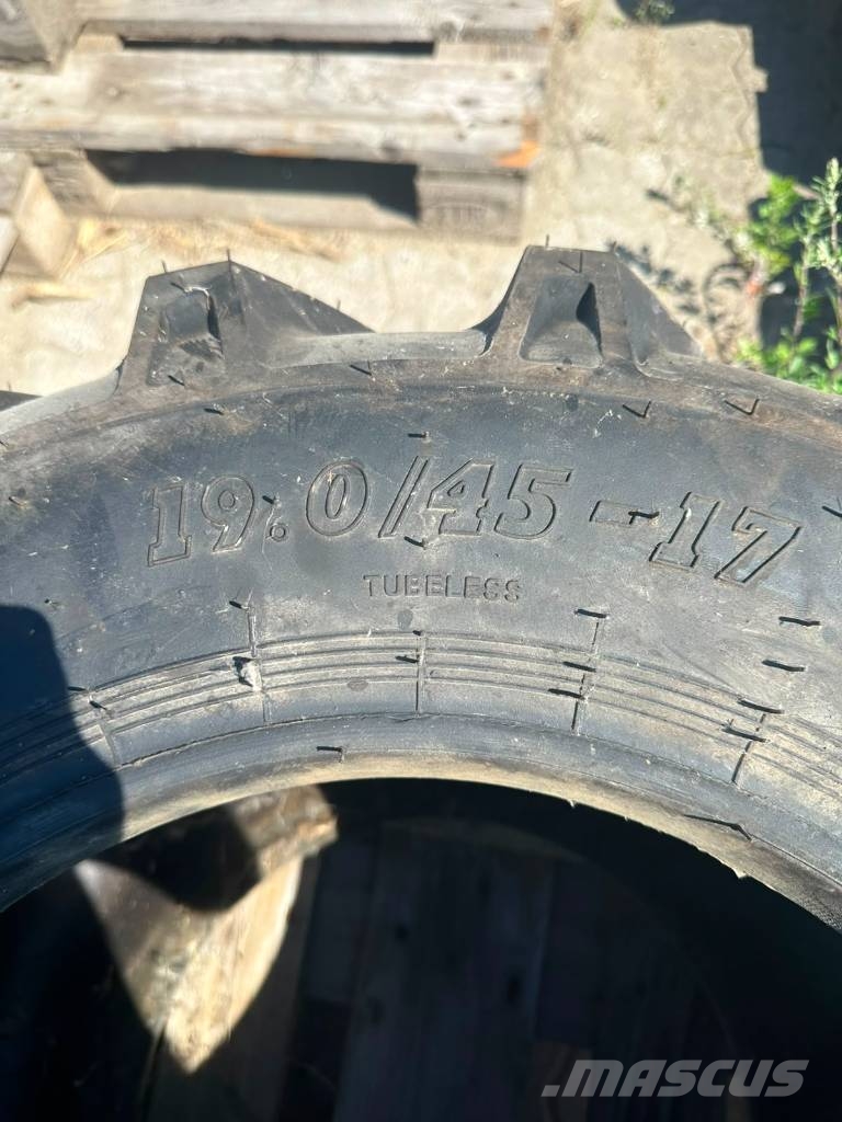 BKT AS - 504 لوادر صغيرة