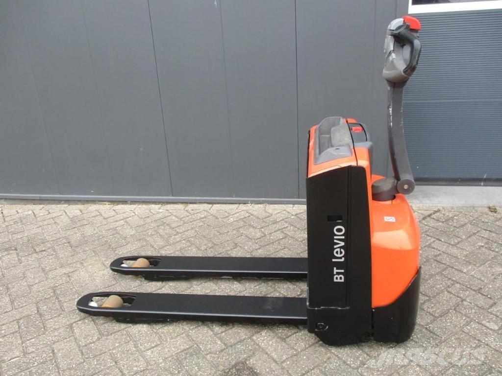 Toyota LWE140 Lavansiirtotrukit