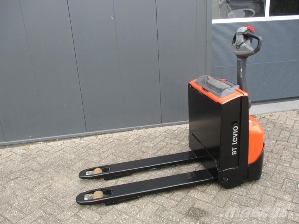 Toyota LWE140 Lavansiirtotrukit