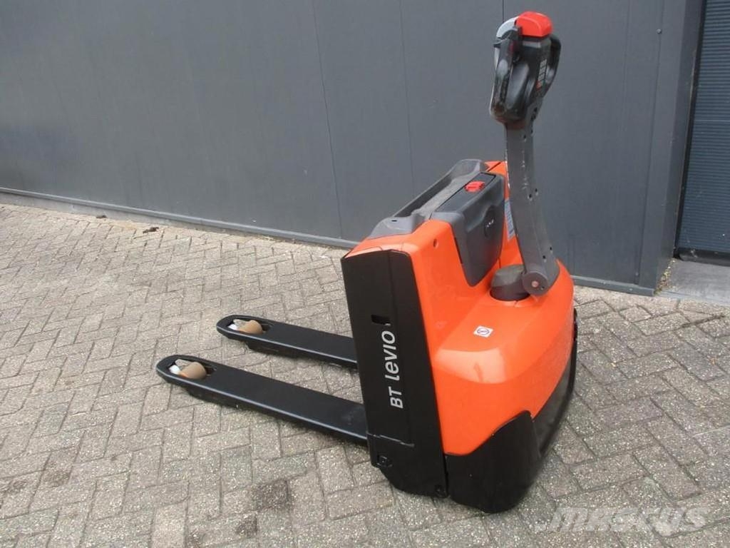 Toyota LWE140 Lavansiirtotrukit