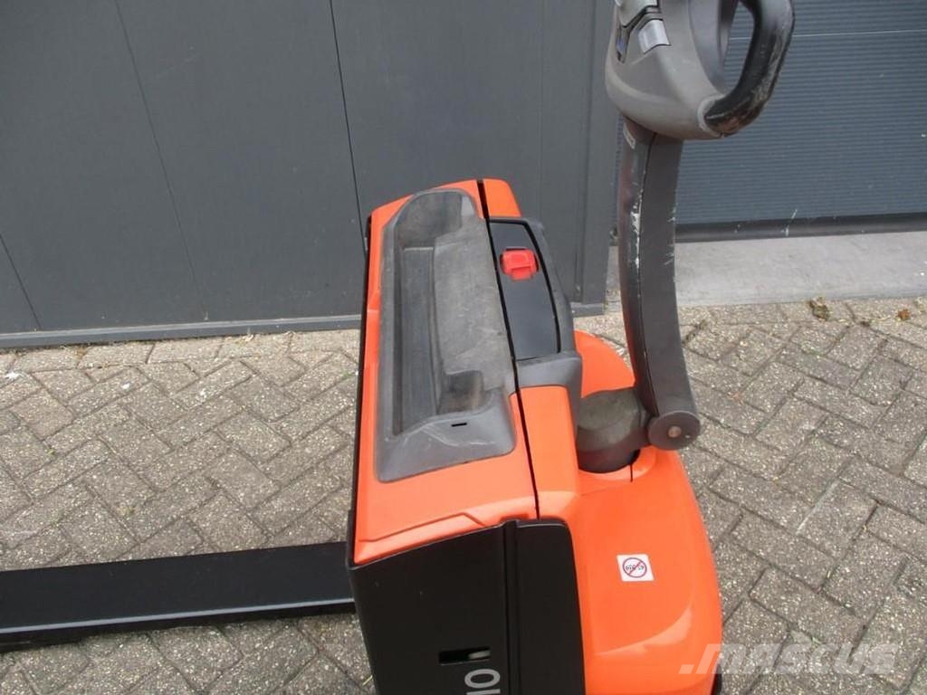 Toyota LWE140 Lavansiirtotrukit