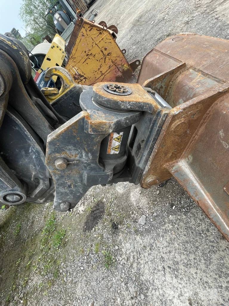 Menzi Muck M525 Wielgraafmachines