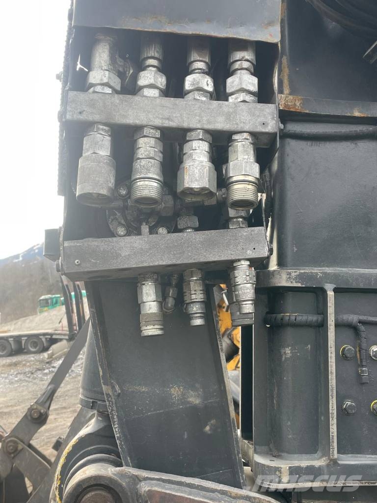 Menzi Muck M525 Wielgraafmachines