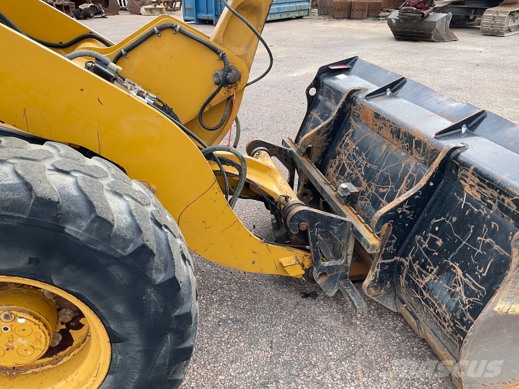 CAT 908 H 2 Chargeuse sur pneus