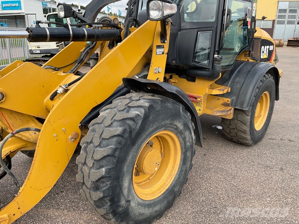 CAT 908 H 2 Chargeuse sur pneus