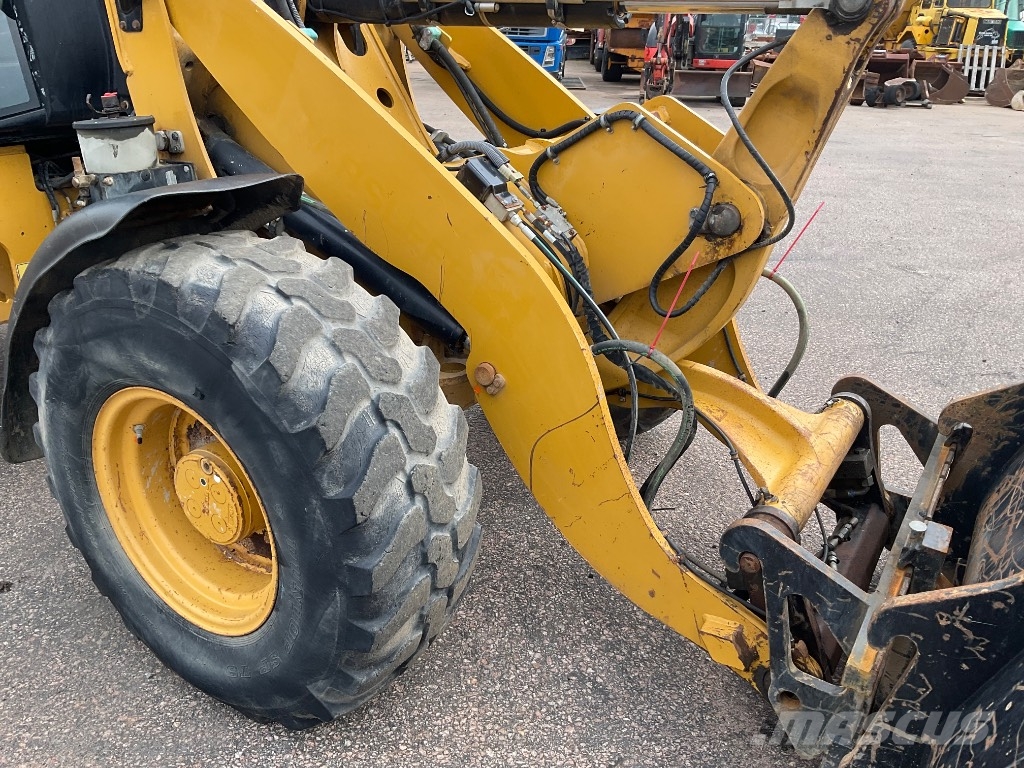 CAT 908 H 2 Chargeuse sur pneus