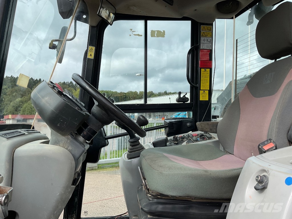 CAT 908 H 2 Chargeuse sur pneus