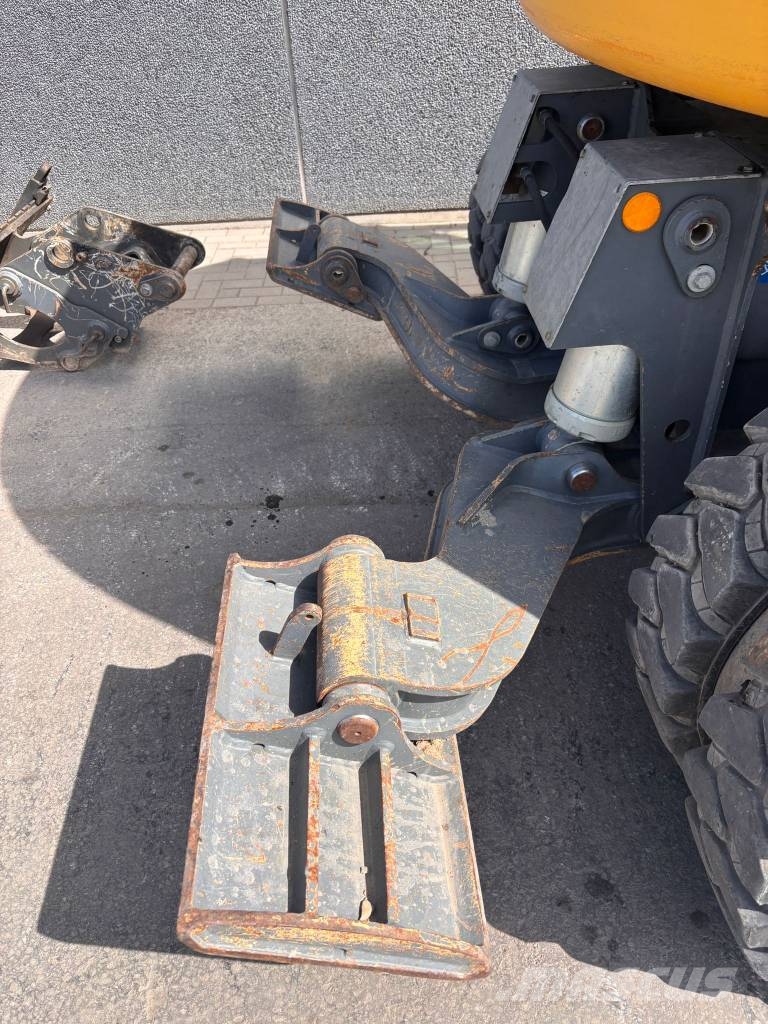 Liebherr A 912 Compact (3 Buckets + Forks) Wheeled excavators