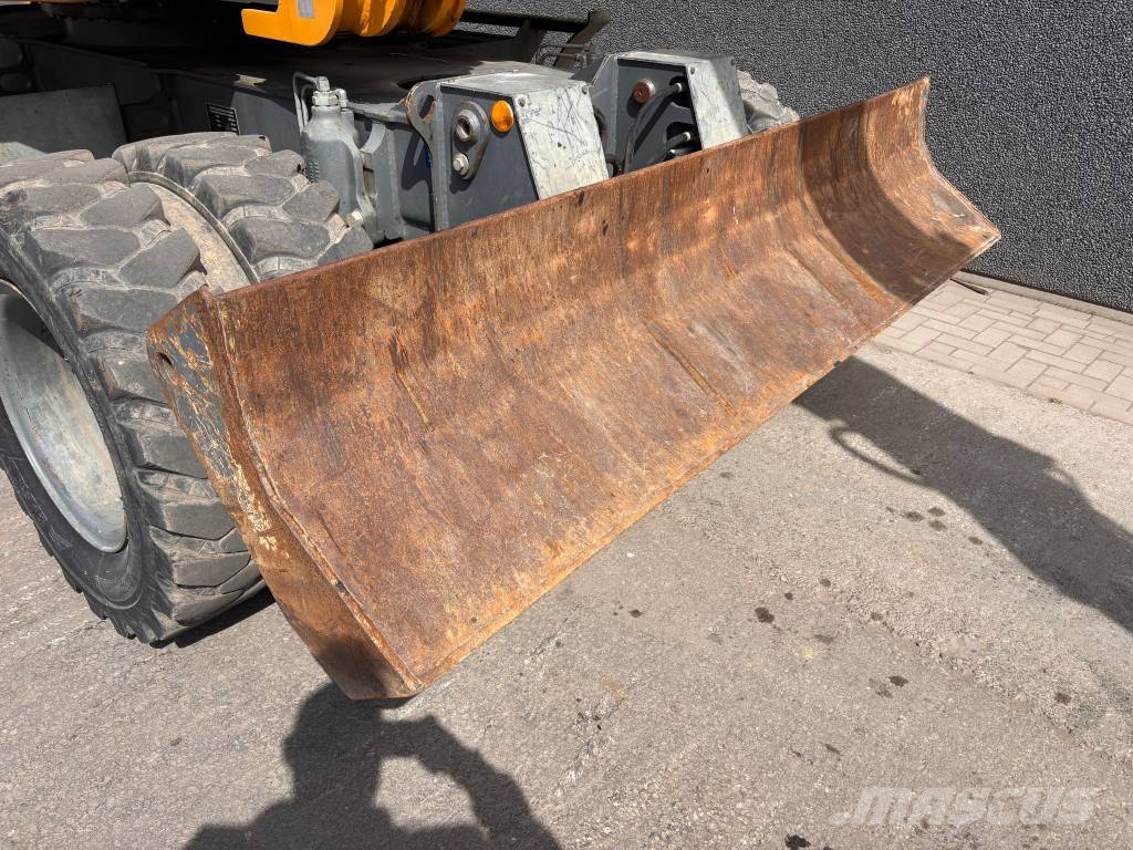 Liebherr A 912 Compact (3 Buckets + Forks) Wheeled excavators