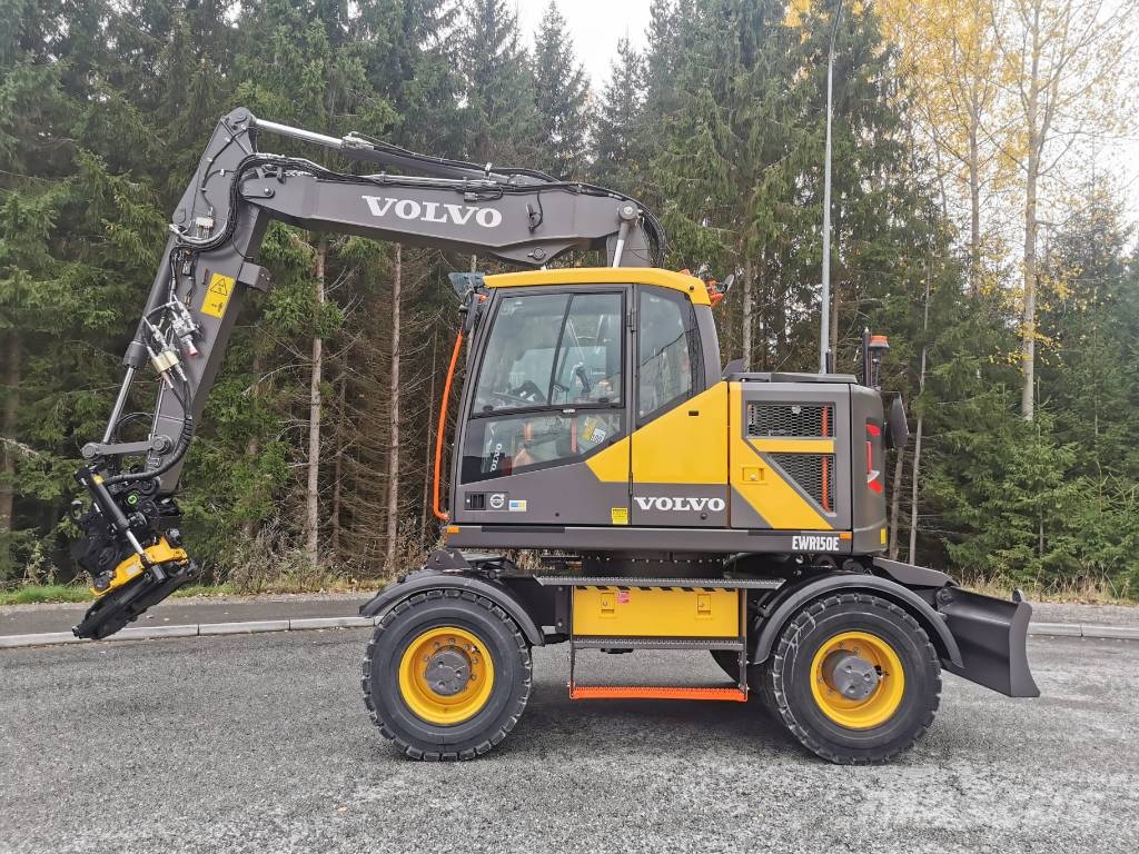 Volvo EWR150E حفارات بعجل