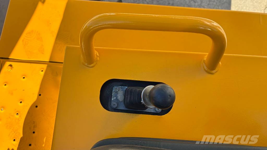 Thwaites 3 TONNE - 2021 YEAR - 2340 HOURS - LIGHTS Damperi za gradilište